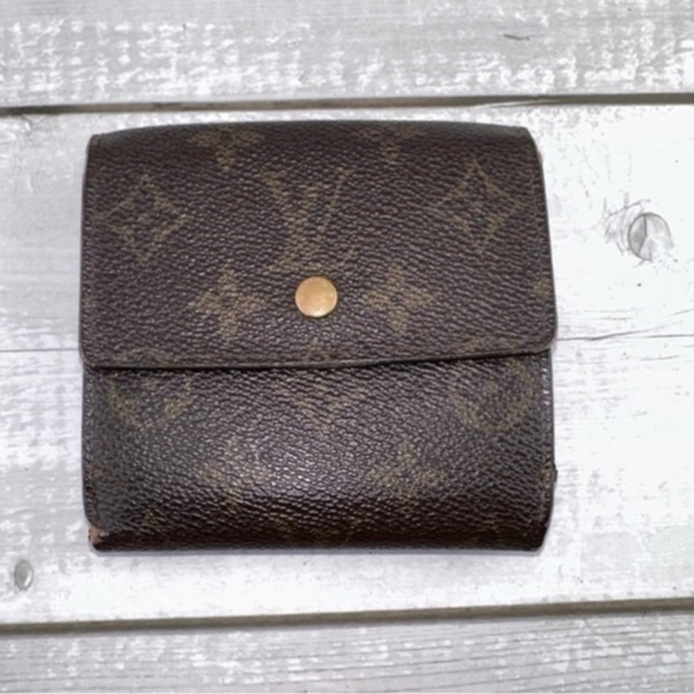 AUTHENTIC Louis Vuitton Elise compact wallet. Monogram canvas